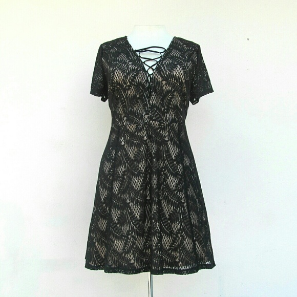 Plus Size Black / Nude Lace Up Dress Size 3X NEW - Picture 3 of 8